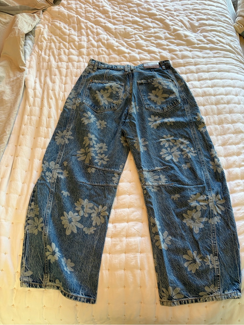 Free People -We The Free Blue Denim Hibiscus Print Barrel Jeans - Picture 5 of 6